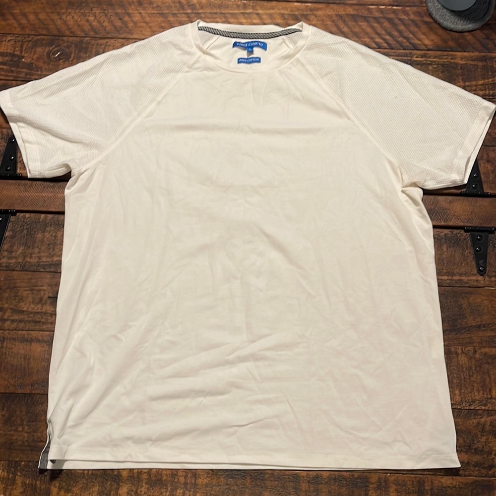 Vince Camuto - Sports T-Shirt - Size: L